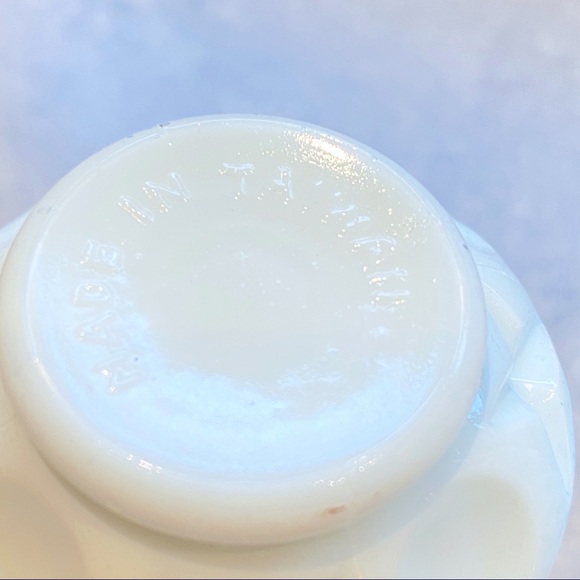 Vintage Mini milk glass bud vases 4” tall, set of 2 made in Taiwan. - Picture 6 of 6